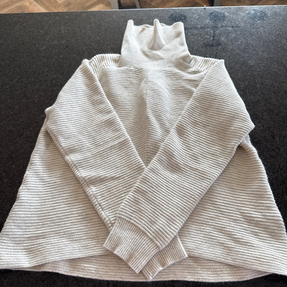 Kuhl turtleneck top